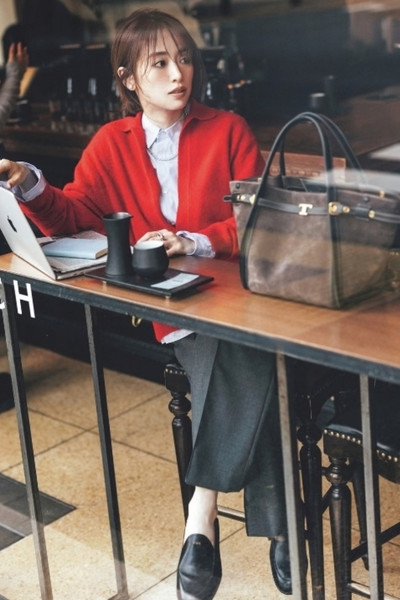【10/19のコーデ】赤ニットで程よいトレンド感としごできモードを両立♡