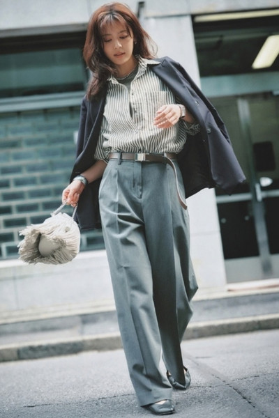 【10/29のコーデ】通勤服の定番！ タックパンツに旬のエッセンスをひとさじ