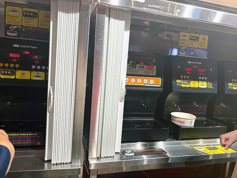 韓国のインスタントラーメン自動調理器