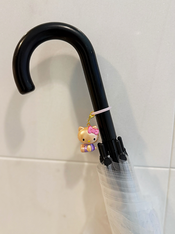 めじるしアクセサリーをつけた傘