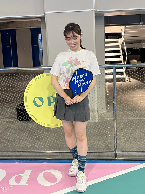 プリントTシャツ×グレープリーツミニ