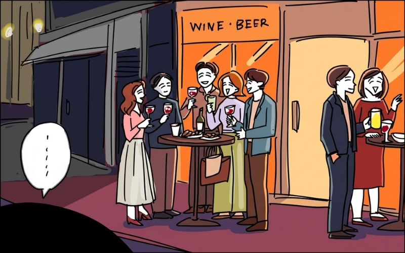 2コマ目。ママの視線の先には、立ち飲みを楽しむ男女の姿が