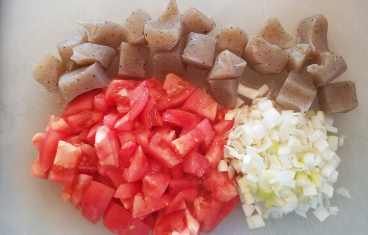 ヘルシー副菜「トマトと蒟蒻の炒め煮」