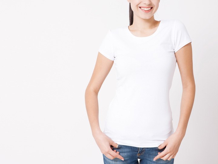 女性 白Tシャツ